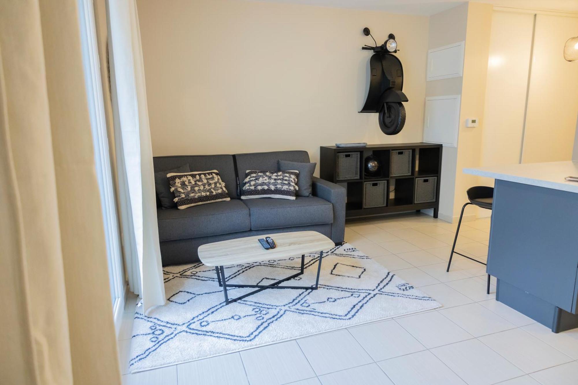 Charmant Studio En Residence Avec Parking ブシー・サン ・ジョルジュ エクステリア 写真