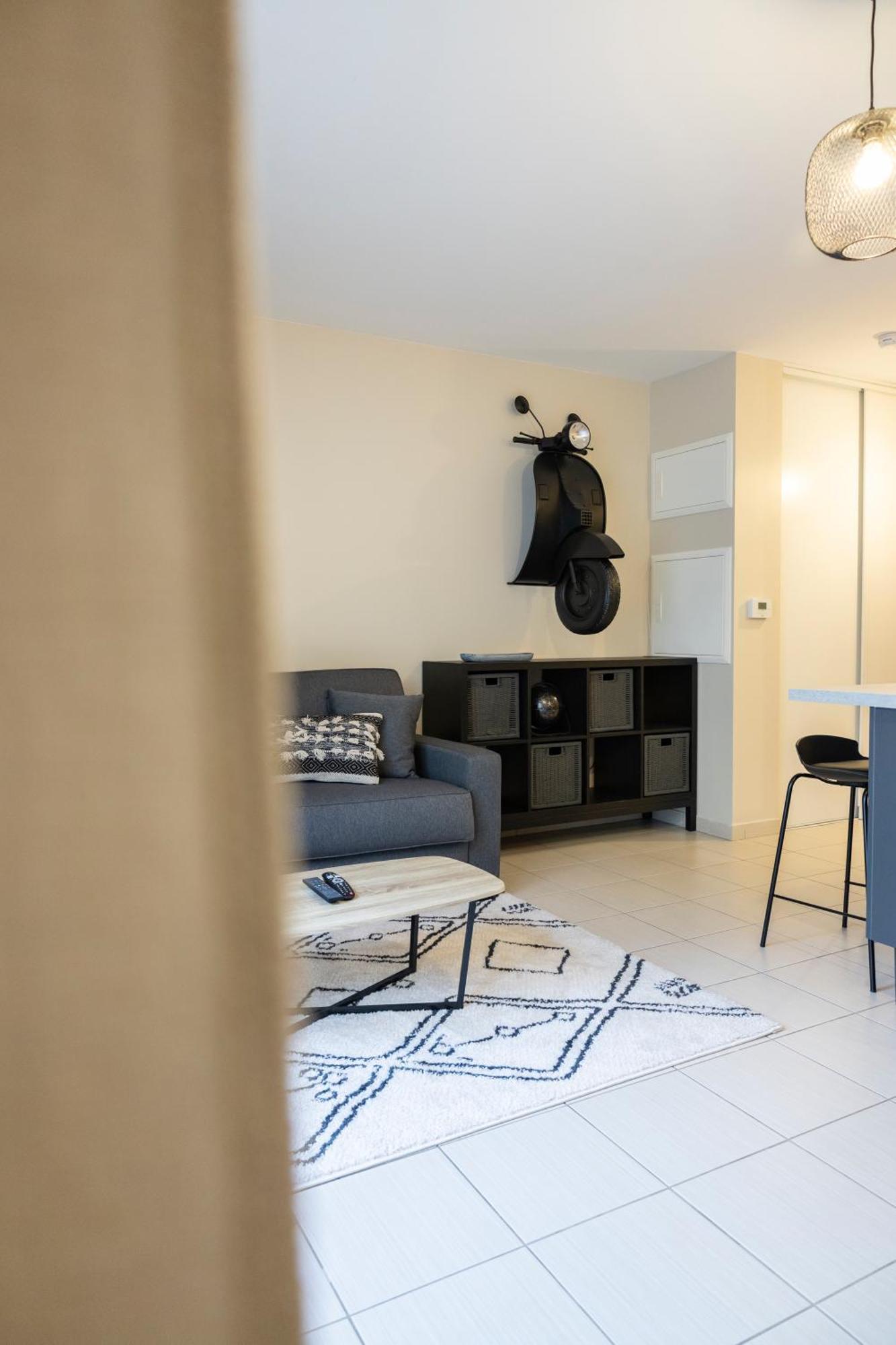 Charmant Studio En Residence Avec Parking ブシー・サン ・ジョルジュ エクステリア 写真