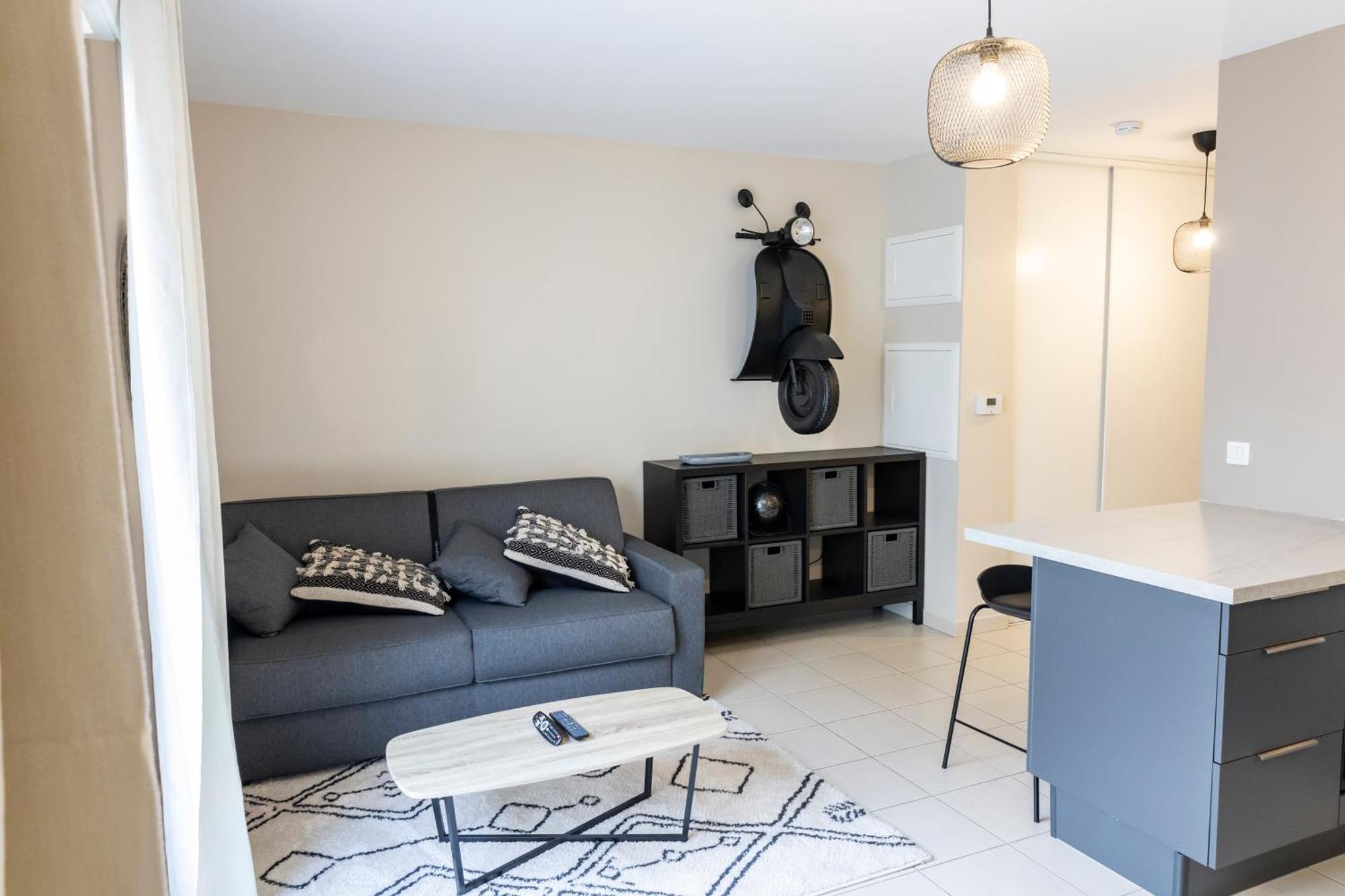 Charmant Studio En Residence Avec Parking ブシー・サン ・ジョルジュ エクステリア 写真